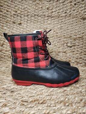 Serra Aldi 3M Thinsulate Womens Winter Red Black Plaid Boots Size 10 Faux Fur